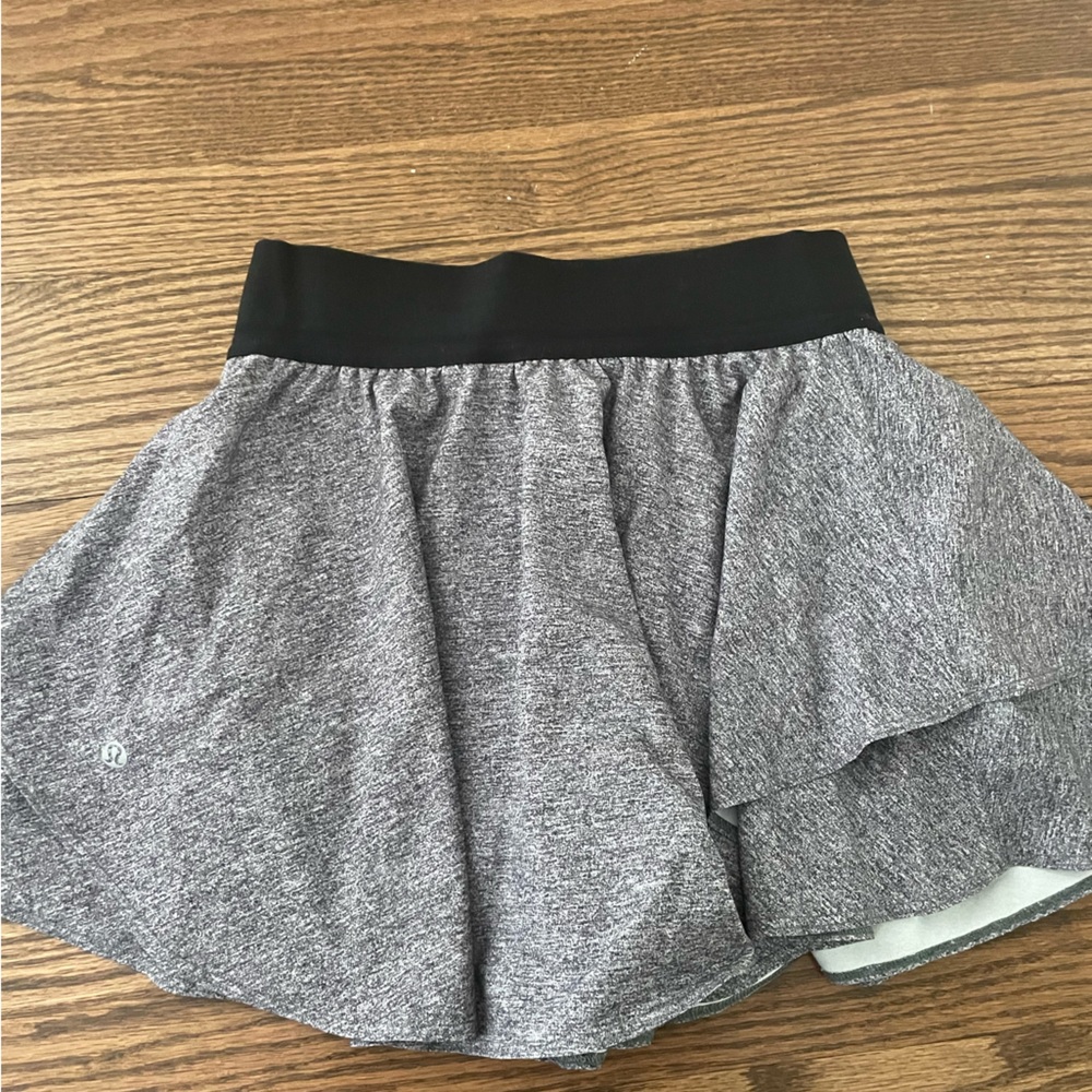 Lululemon Tennis skirt - size 4 - great used condition